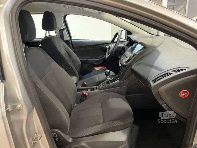 Minibus FORD Focus Turnier 1.5TDCi Business *1.Hand*Navi*SHZ*