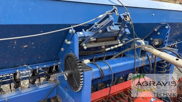 Kultywator polowy Kuhn HRB 302 D