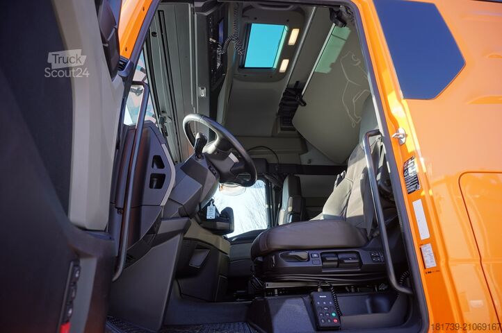 Ciągnik & naczepa niskopodwoziowa MAN TGX 33.580 6×4 tractor unit + trailer