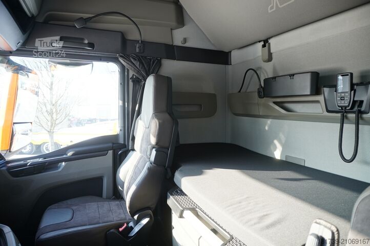 Ciągnik & naczepa niskopodwoziowa MAN TGX 33.580 6×4 tractor unit + trailer