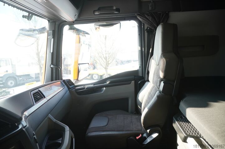 Ciągnik & naczepa niskopodwoziowa MAN TGX 33.580 6×4 tractor unit + trailer