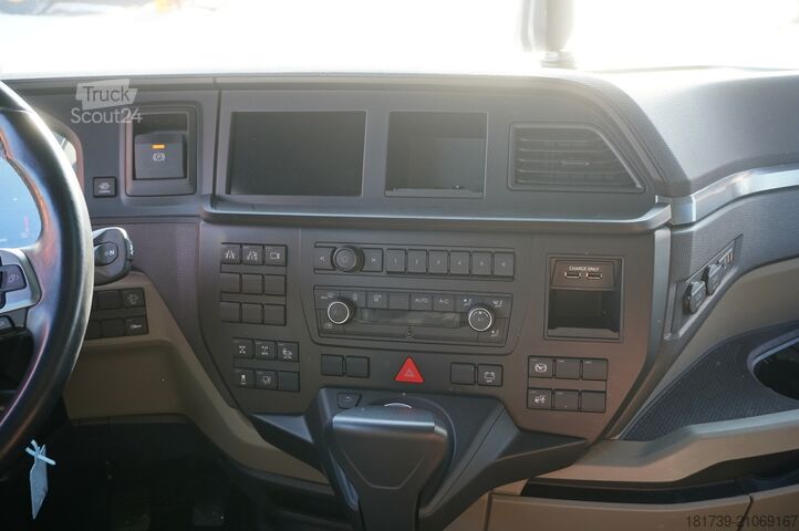 Ciągnik & naczepa niskopodwoziowa MAN TGX 33.580 6×4 tractor unit + trailer