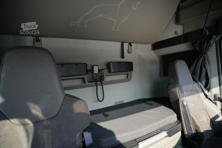 Ciągnik & naczepa niskopodwoziowa MAN TGX 33.580 6×4 tractor unit + trailer