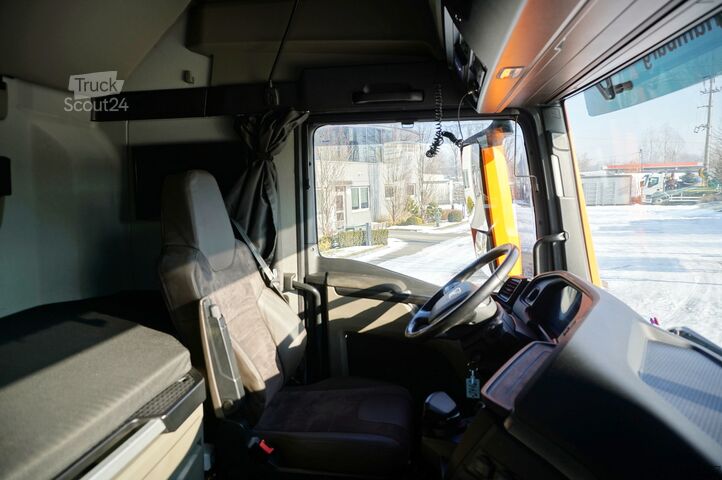 Ciągnik & naczepa niskopodwoziowa MAN TGX 33.580 6×4 tractor unit + trailer