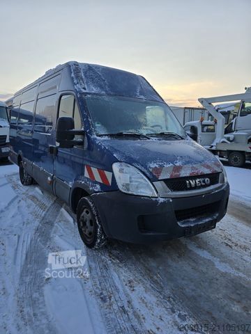 Furgon blaszak IVECO Daily  35C13V