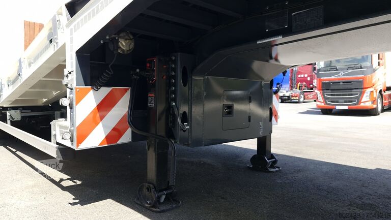 Dieplader voor het transporteren van bouwmachines Syltrailer SYL table hydraulique (Location/rent)