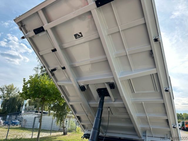 Tipper truck IVECO X -WAY AD 200 4x2 Kran 19m FUNK Meiller Kipper