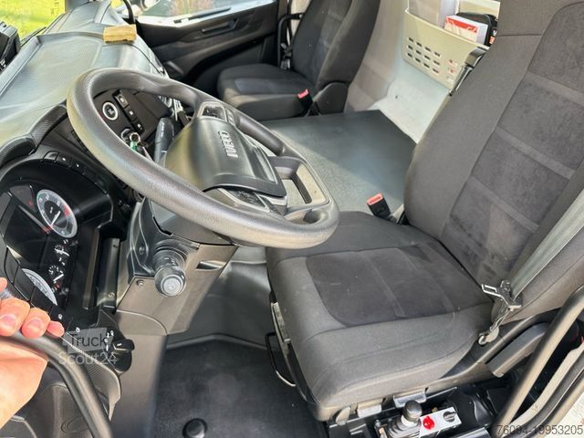 Tipper truck IVECO X -WAY AD 200 4x2 Kran 19m FUNK Meiller Kipper