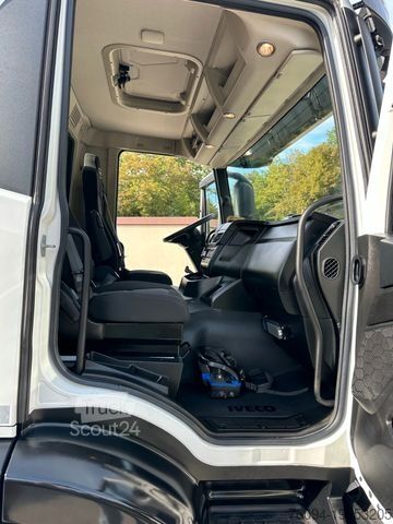 Tipper truck IVECO X -WAY AD 200 4x2 Kran 19m FUNK Meiller Kipper