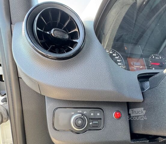 Vučno vozilo - vučara Mercedes-Benz Sprinter 519