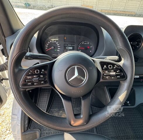 Vučno vozilo - vučara Mercedes-Benz Sprinter 519