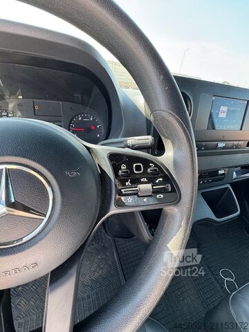 Vučno vozilo - vučara Mercedes-Benz Sprinter 519