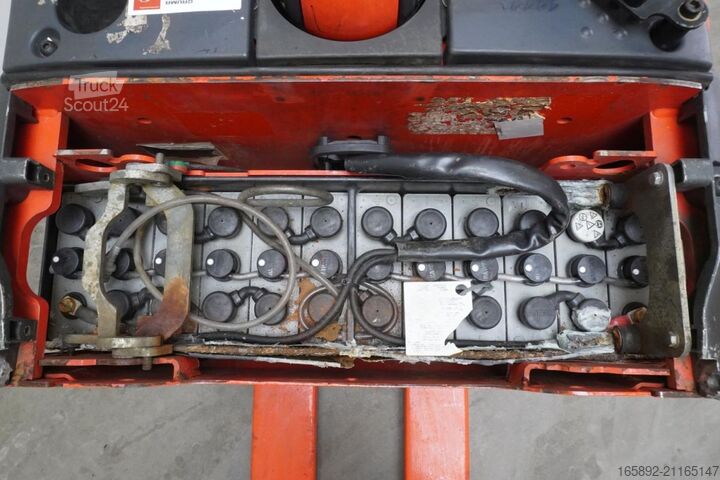 Carretilla elevadora baja con plataforma para el conductor Linde T 20 AP 131