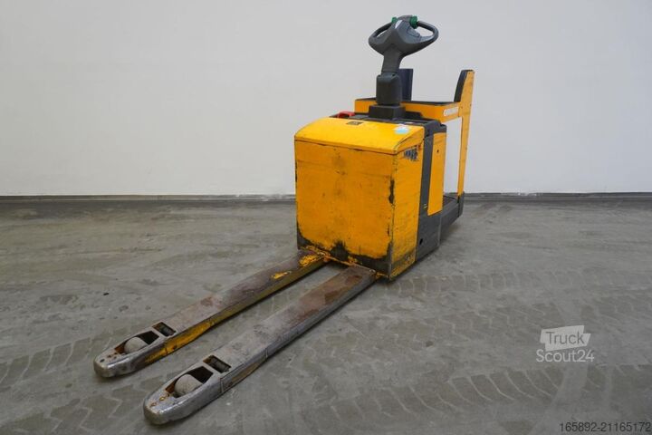 Carretilla elevadora baja con plataforma para el conductor Jungheinrich ERE120