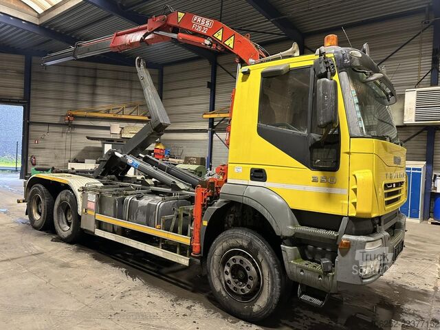 Iveco TRAKKER 350 6x4 HOOKLIFT + CRANE FASSI F120.22 ...