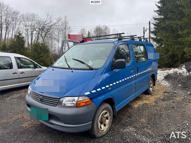  Toyota Hiace 4WD with 2 sets of tires