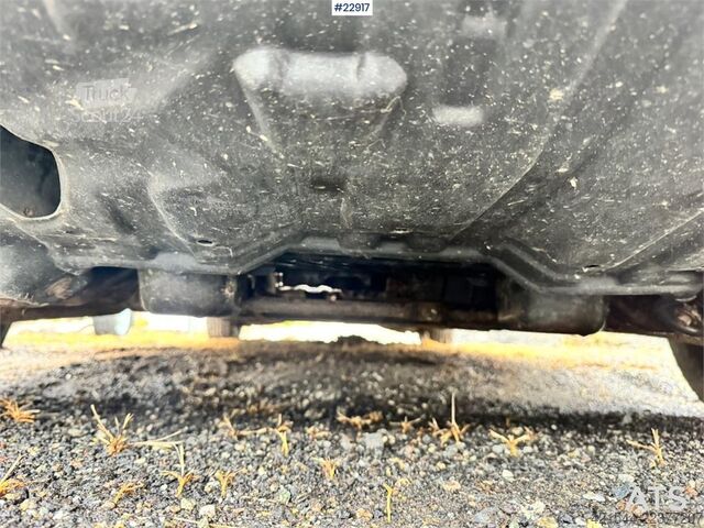  Toyota Hiace 4WD with 2 sets of tires