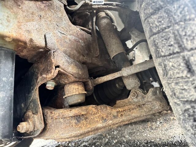  Toyota Hiace 4WD with 2 sets of tires