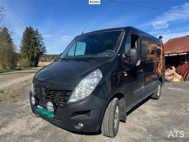  Renault Master van with two sets of tires.