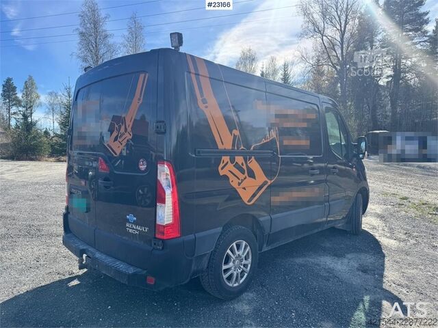  Renault Master van with two sets of tires.