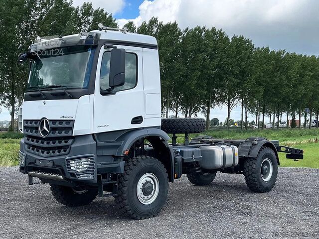 Châssis avec cabine Mercedes-Benz Arocs 2033-A Chassis Cabin (2 units)