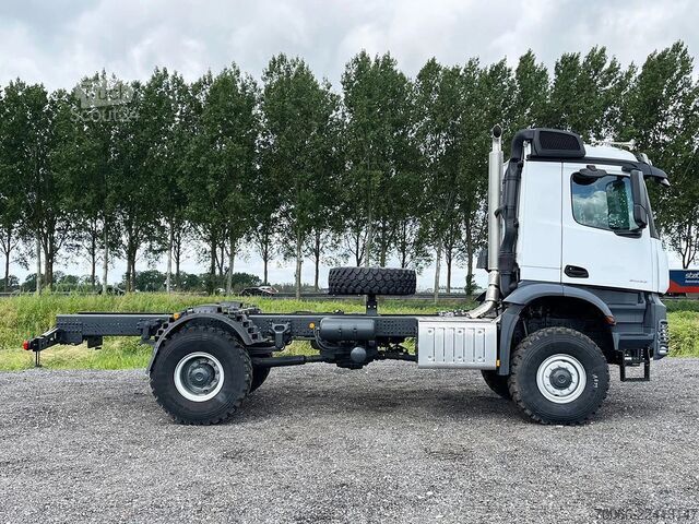 Châssis avec cabine Mercedes-Benz Arocs 2033-A Chassis Cabin (2 units)