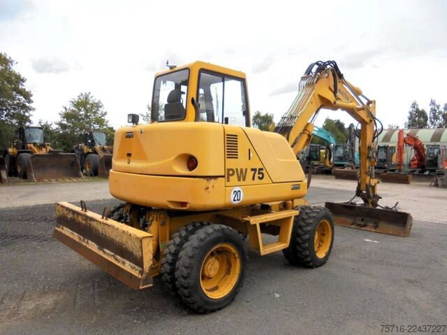Escavatore gommato Komatsu PW 75