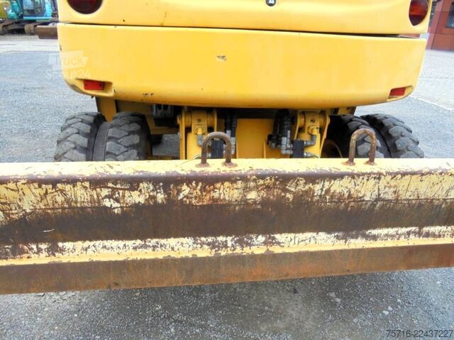 Escavatore gommato Komatsu PW 75