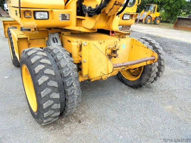 Escavatore gommato Komatsu PW 75