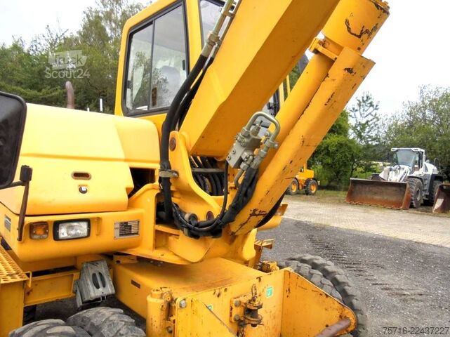 Escavatore gommato Komatsu PW 75
