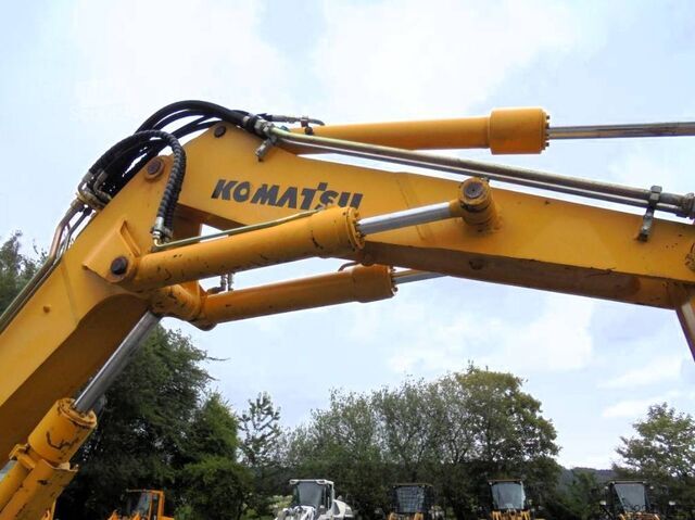 Escavatore gommato Komatsu PW 75