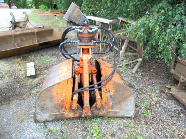 Escavatore gommato Komatsu PW 75