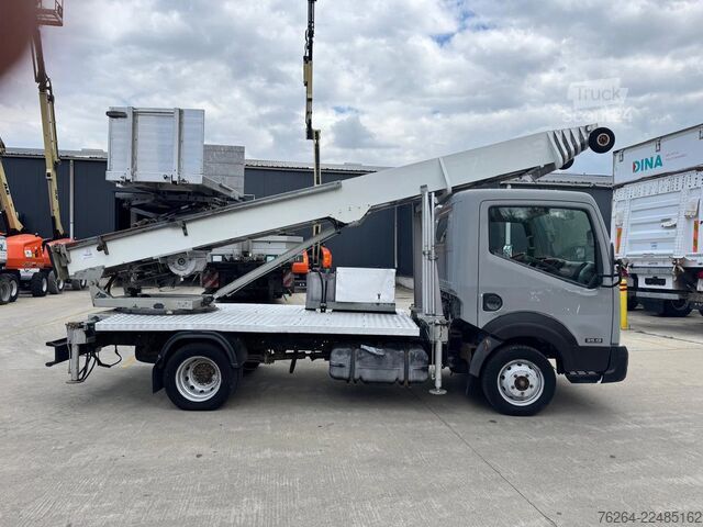 Piattaforma di sollevamento Nissan CABSTAR 35.13 KLAAS 27M