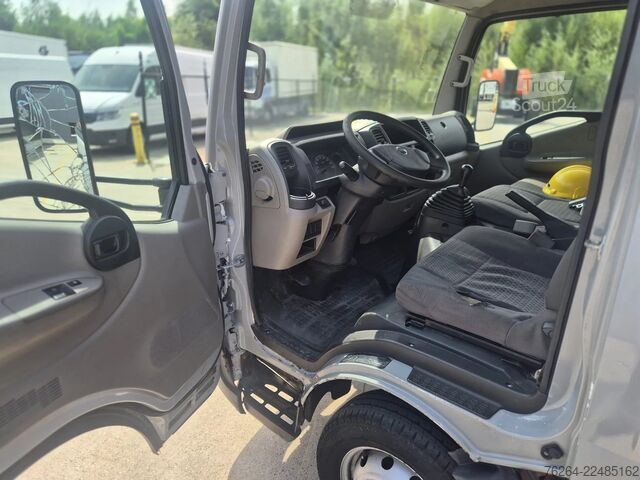 Piattaforma di sollevamento Nissan CABSTAR 35.13 KLAAS 27M