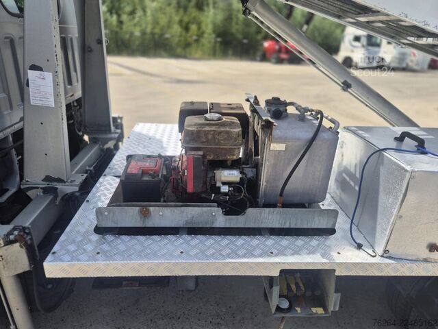 Piattaforma di sollevamento Nissan CABSTAR 35.13 KLAAS 27M