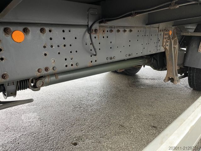 Samochód do przewozu napojów IVECO Stralis 190S330 LBW 2000kg koffer