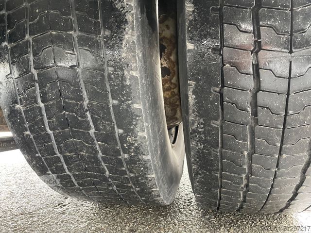 Samochód do przewozu napojów IVECO Stralis 190S330 LBW 2000kg koffer