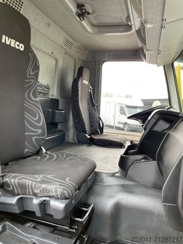 Samochód do przewozu napojów IVECO Stralis 190S330 LBW 2000kg koffer