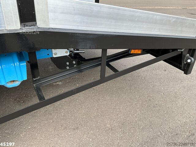  VW Crafter 35 2.0 TDI met Nieuwe Oprijcarrosserie