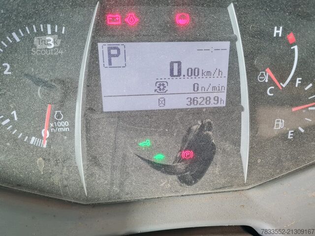 Tracteur et remorque de pulvérisation Kubota M 5101