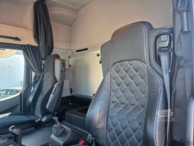 Kufr Mercedes-Benz Arocs 1827 A 4x4 LBW Tür+Treppe Schalter