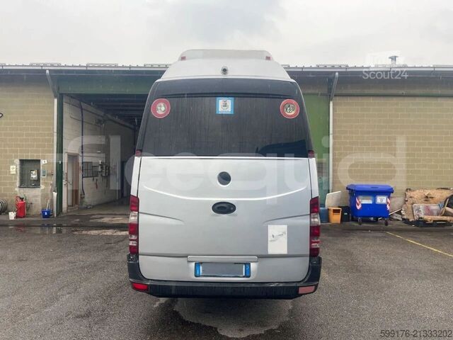 Автомобил за превоз на пътници Mercedes-Benz Sprinter