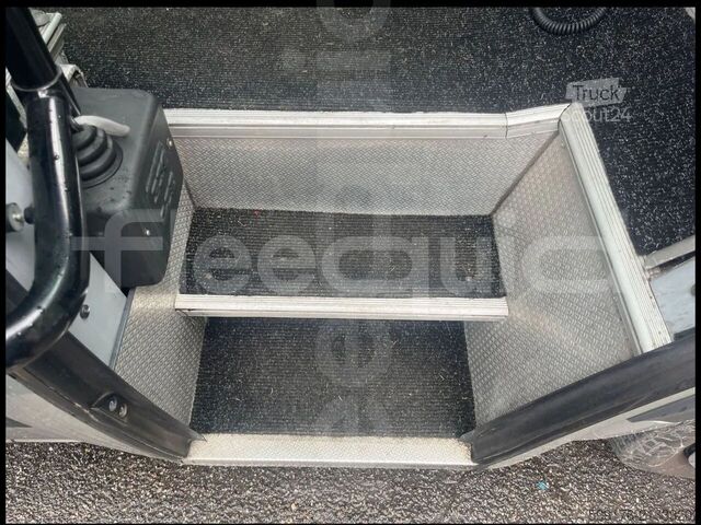 Автомобил за превоз на пътници Mercedes-Benz Sprinter