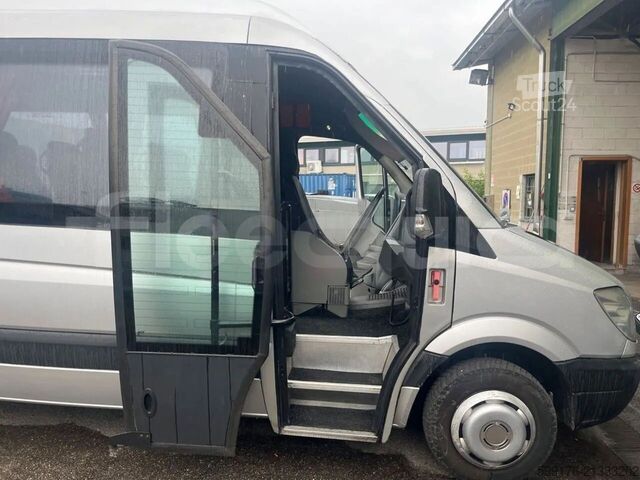 Автомобил за превоз на пътници Mercedes-Benz Sprinter