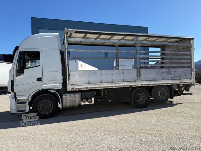 Tovorno vozilo s ravno platformo in ponjavo IVECO AS260SY/FP-CM