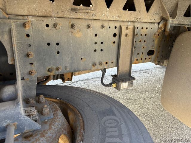 Tovorno vozilo s ravno platformo in ponjavo IVECO AS260SY/FP-CM