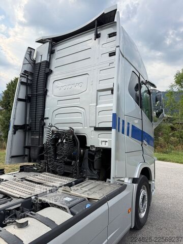 Standarta vilcējs VOLVO FH500 XL Retarder