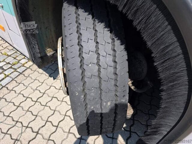 Şehirlerarası otobüs MERCEDES-BENZ LE 530  n40+56+1+1