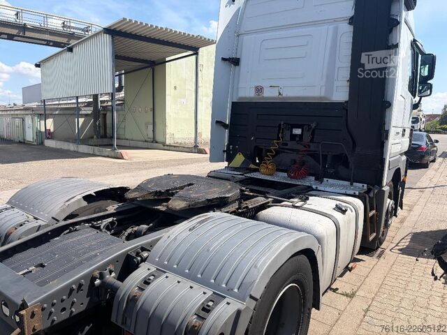Tracteur routier standard Mercedes-Benz Actros 1846