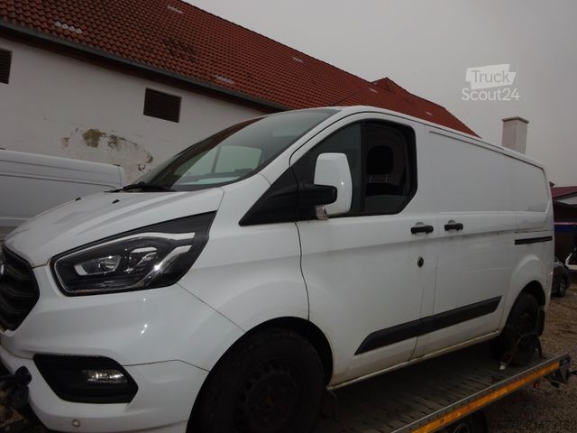 Yüksek tavanlı panelvan FORD Transit Custom Kasten 340 L1 /Euro 6/Navi/AHK